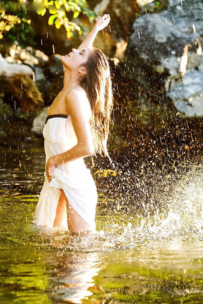 Marie Avgeropoulos in Bocaro Steele City