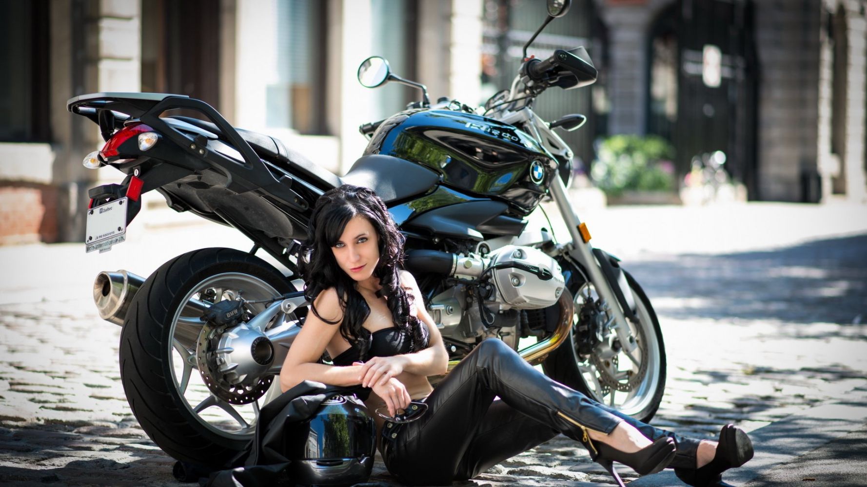 European women on bikes in Bocaro Steele City