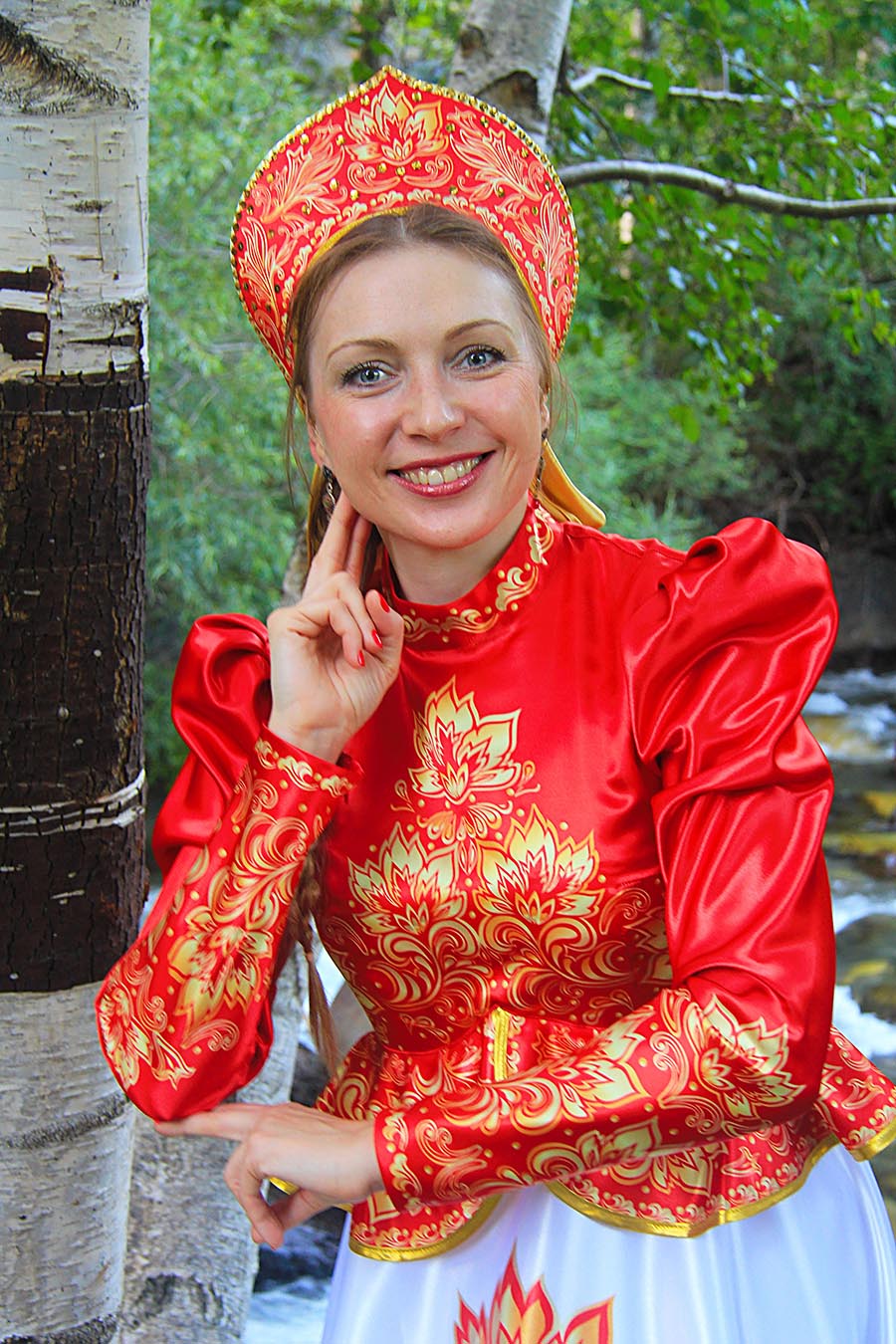 Women in Slavic costumes in Bocaro Steele City