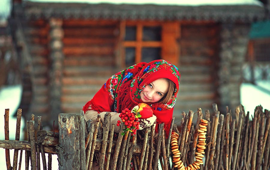 Sexy girl Women in Slavic costumes in Bocaro Steele City