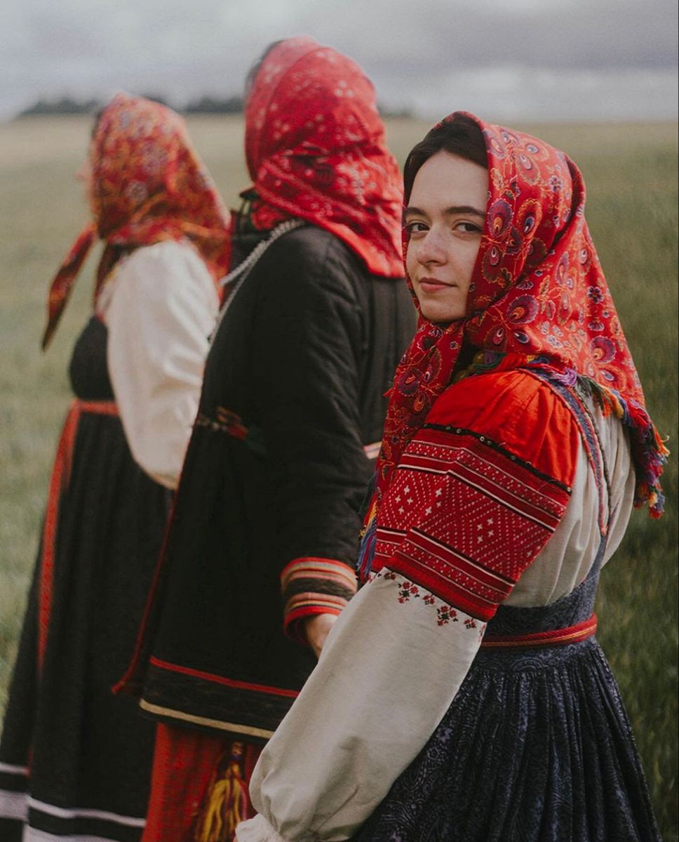 Women in Slavic costumes in Bocaro Steele City