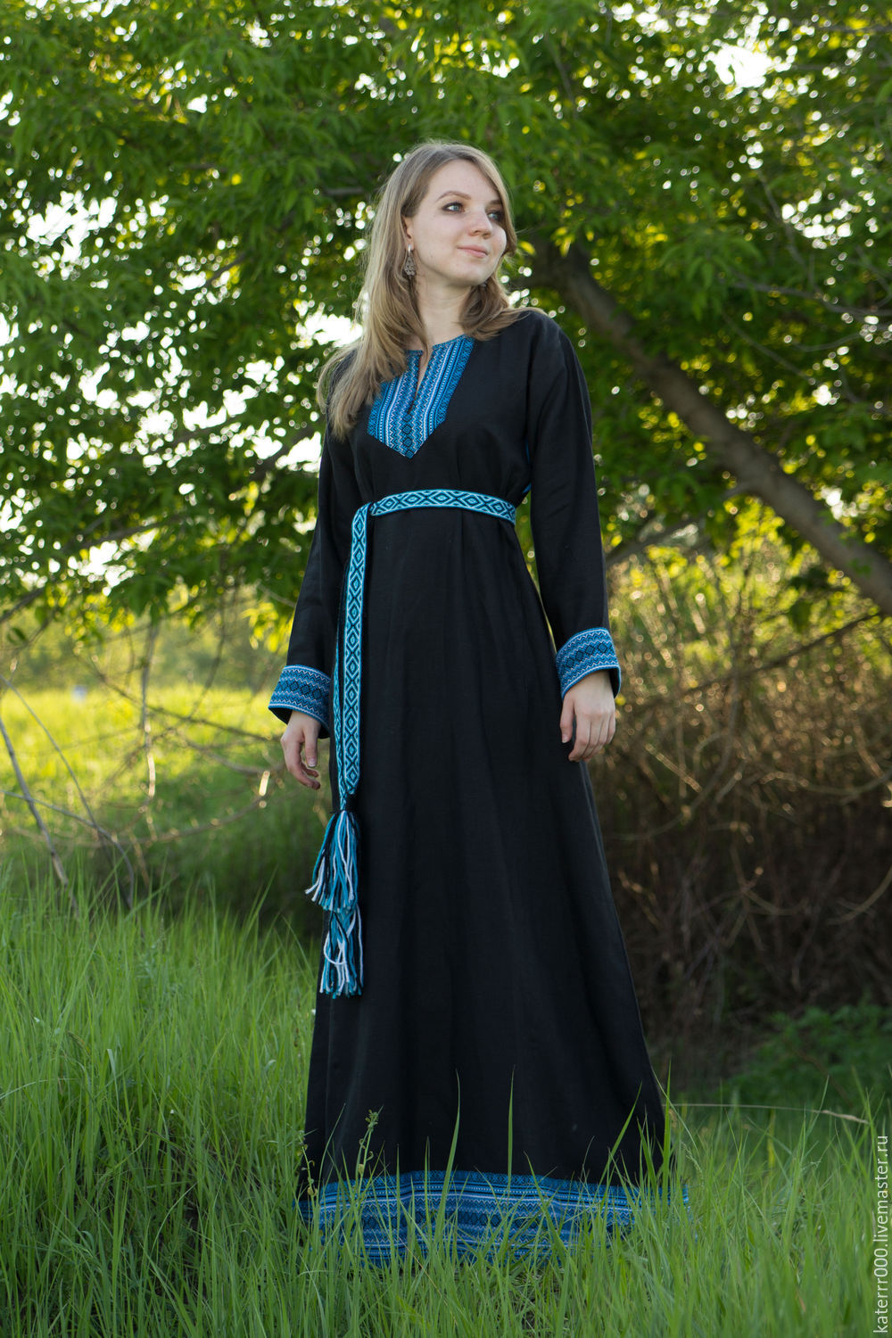 Women in Slavic costumes in Bocaro Steele City