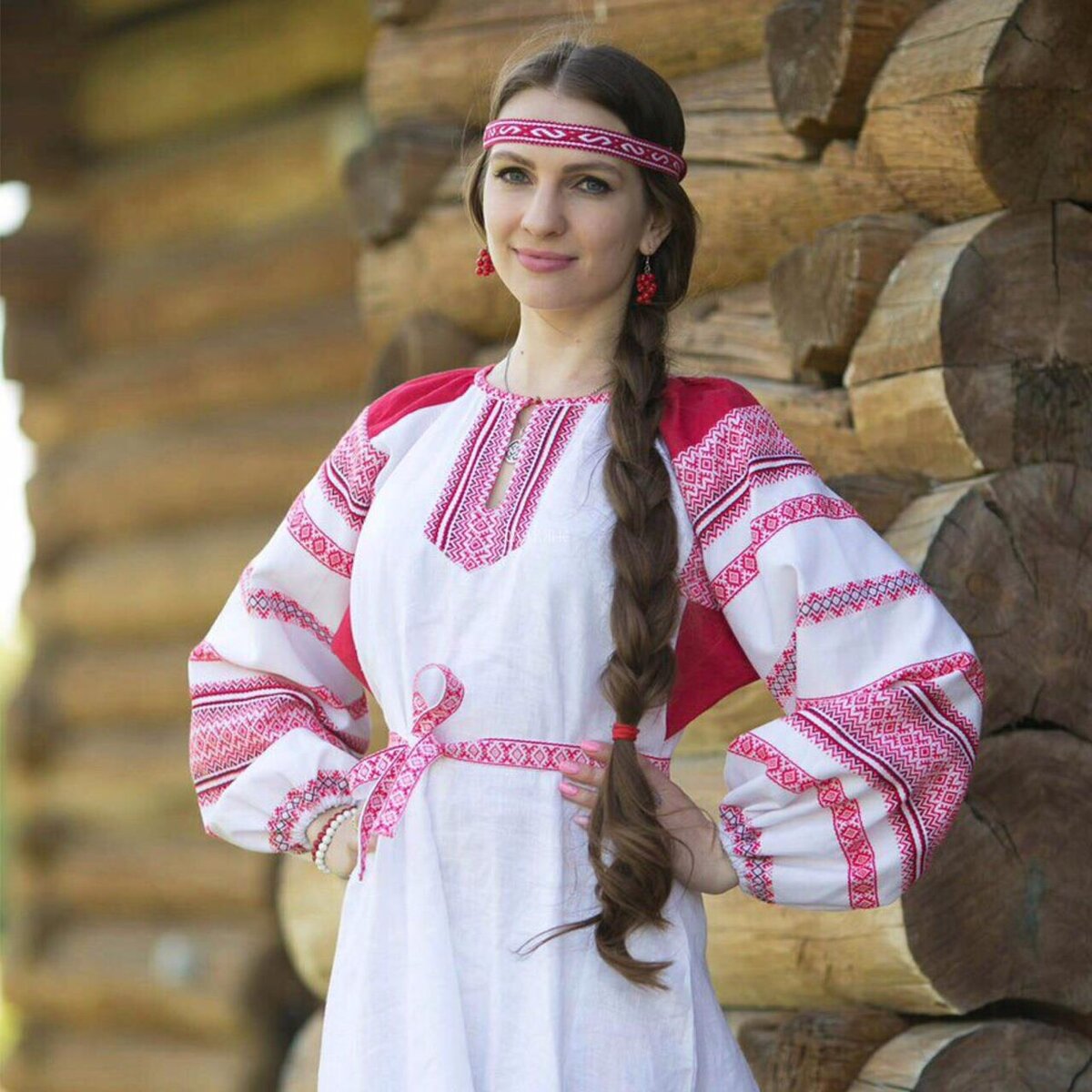Girls in Slavic costumes in Bocaro Steele City