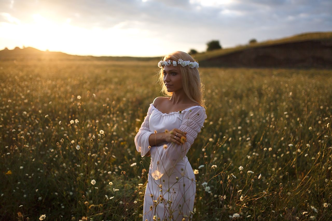 Girls in Slavic costumes in Bocaro Steele City