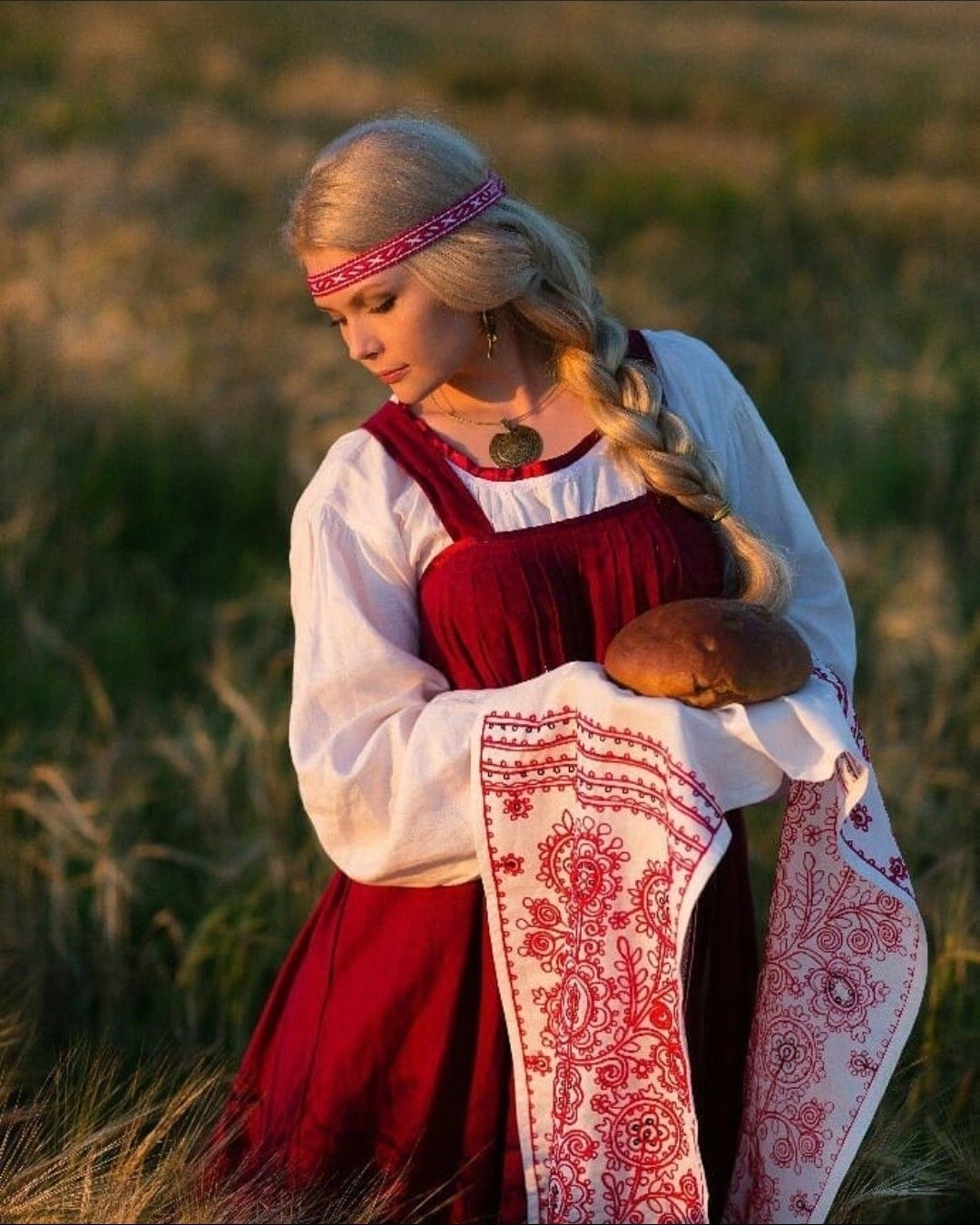Girls in Slavic costumes in Bocaro Steele City
