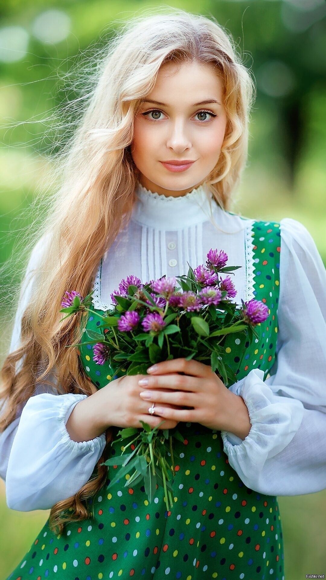 Girls in Slavic costumes in Bocaro Steele City
