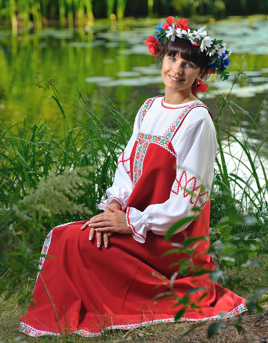 Beautiful girl Girls in Slavic costumes in Bocaro Steele City